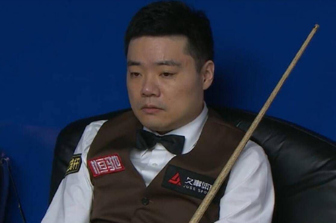 电影《走走停停》由龙飞执导，黄佳编剧，胡歌、高圆圆领衔主演，岳红、周野芒、金靖、甘昀宸主演，刘钧、刘仪伟特别出演。