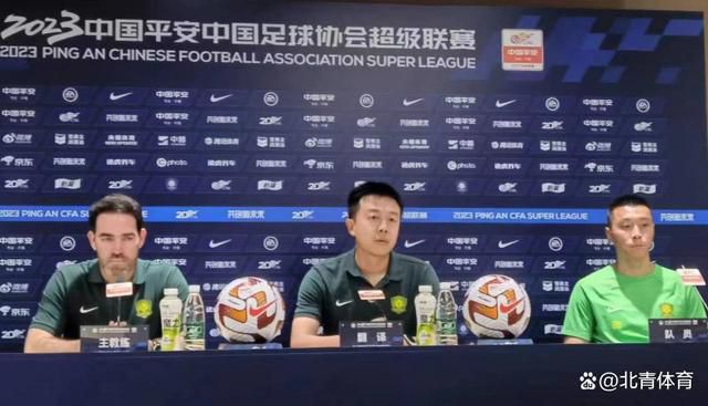 喜剧灾难片《不要抬头》：黑色幽默的讽喻力量 2022-01-27 电影《不要抬头》是一部黑色幽默风格的喜剧式灾难片，对美国社会自上而下的各种荒诞现象进行了不遗余力的嘲讽和批判，在令人莞尔的同时，也引发深深的思考。