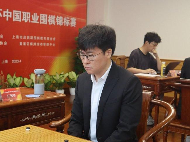 《一战再战》曝限时营救预告 小李子救女危机四伏 2025-10-23 日前，由保罗·托马斯·安德森编剧、执导并担任制片，莱昂纳多·迪卡普里奥领衔主演的奥斯卡大热电影《一战再战》目前正在内地院线公映，影片发布“限时营救”预告，上演一场分秒必争的拯救行动。