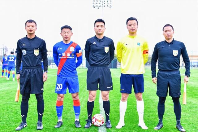 电影频道直播贺岁元旦档片单发布会，观众影人共庆“电影观众日” 2024-12-26 12月25日，由电影频道主办的“2025，电影院见!