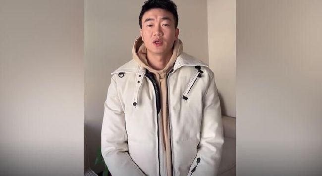 在启动仪式上，影片出品方还表示，虽然《万箭穿心》是 “万箭”版江南Style曝光 颜丙燕“跳”骑马舞 2012-11-20 碑爆棚的“最好国片”《万箭穿心》也遭遇“恶搞”，有网友剪出一段《万箭穿心》版“江南style”视频，视频中颜丙燕、焦刚等大跳骑马舞，配合“江南style”节奏感极强的音乐，十分欢乐。
