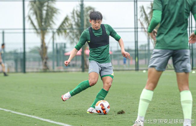 线下采访中，观众小卢也将自己的避雷一票投给了“卖惨”。