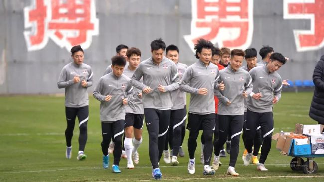 可以看出，窦家三代的外貌都有相似之处，而童童更是像奶奶！