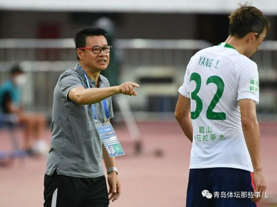 这部由杰克·克莱顿执导，罗伯特·雷德福和米亚·法罗主演的影片，不仅再现了美国爵士时代的奢华生活，并斩获奥斯卡金像奖最佳服装设计奖，更是成为了跨越时间的时尚教科书。